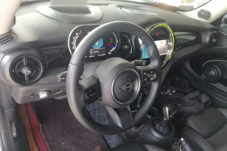 Used MINI 2023 1.5T COOPER Artist Center Console