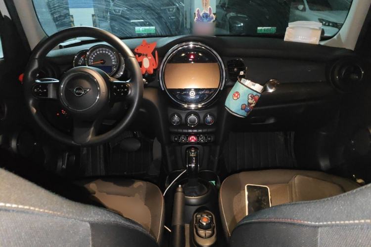 Used MINI 2023 1.5T ONE Five-Door Edition Center Console