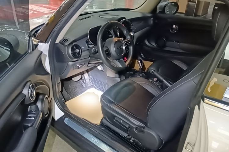 Used MINI 2023 1.5T ONE Driver Seat