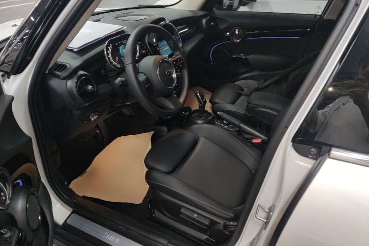 Used MINI 2023 Updated 1.5T COOPER Artist Five-Door Edition Driver Seat