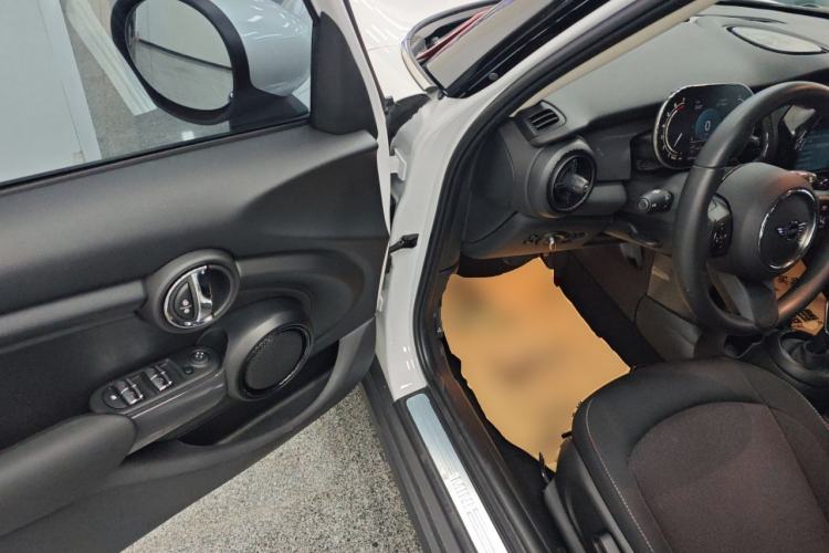 Used MINI 2023 1.5T ONE Five-Door Edition Driver Seat