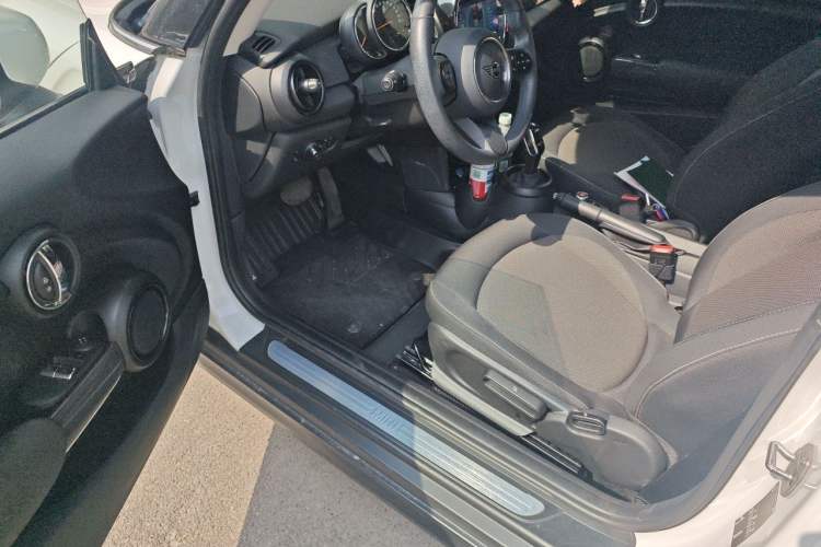 Used MINI 2023 1.5T ONE Driver Seat