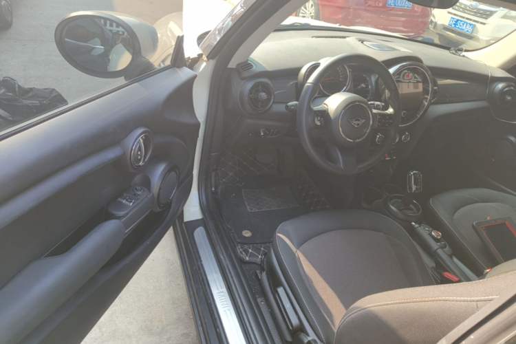 Used MINI 2023 1.5T ONE Driver Seat