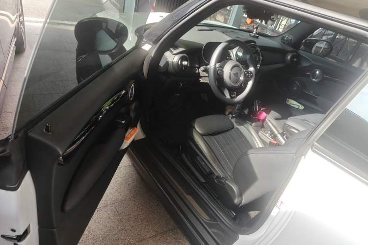 Used MINI 2023 1.5T COOPER King's Cross Special Edition Driver Seat