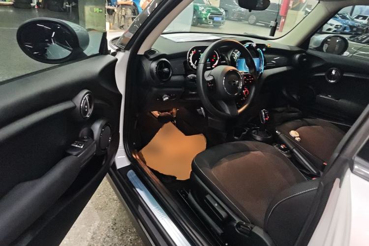 Used MINI 2023 1.5T ONE Driver Seat