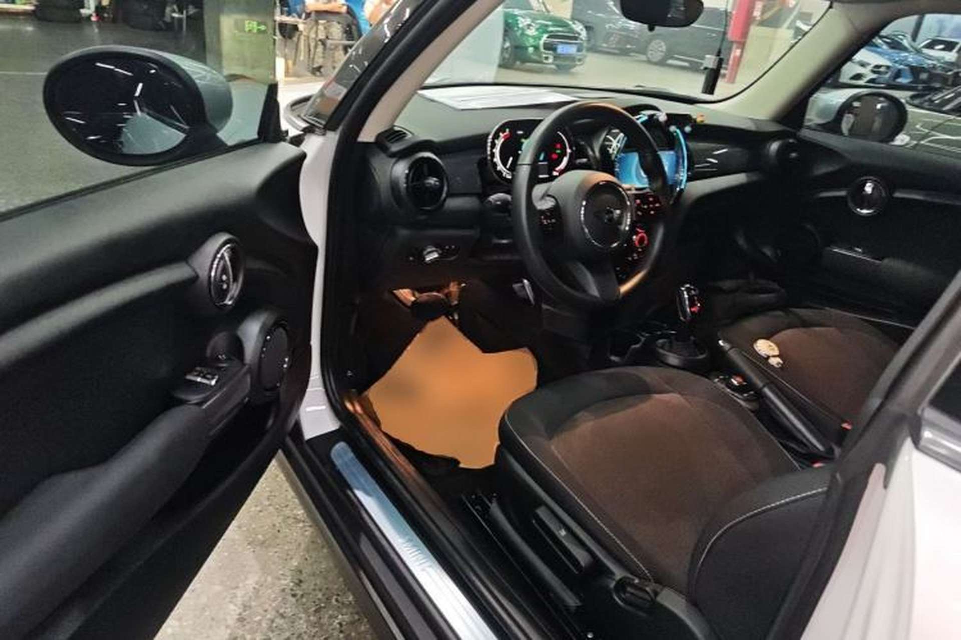 Used MINI 2023 1.5T ONE Driver Seat