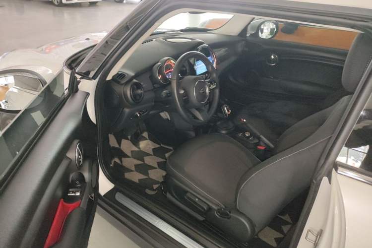 Used MINI 2023 1.5T ONE Driver Seat