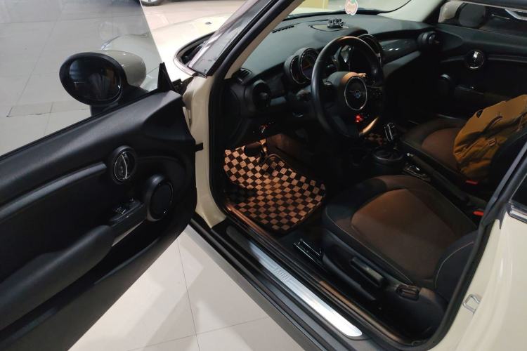 Used MINI 2023 1.5T ONE Driver Seat