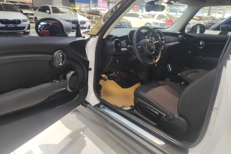 Used MINI 2023 1.5T ONE Driver Seat