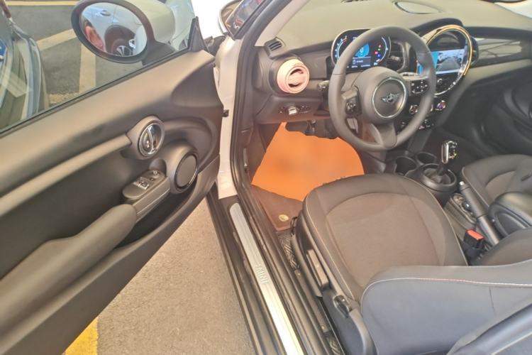 Used MINI 2023 1.5T ONE Driver Seat