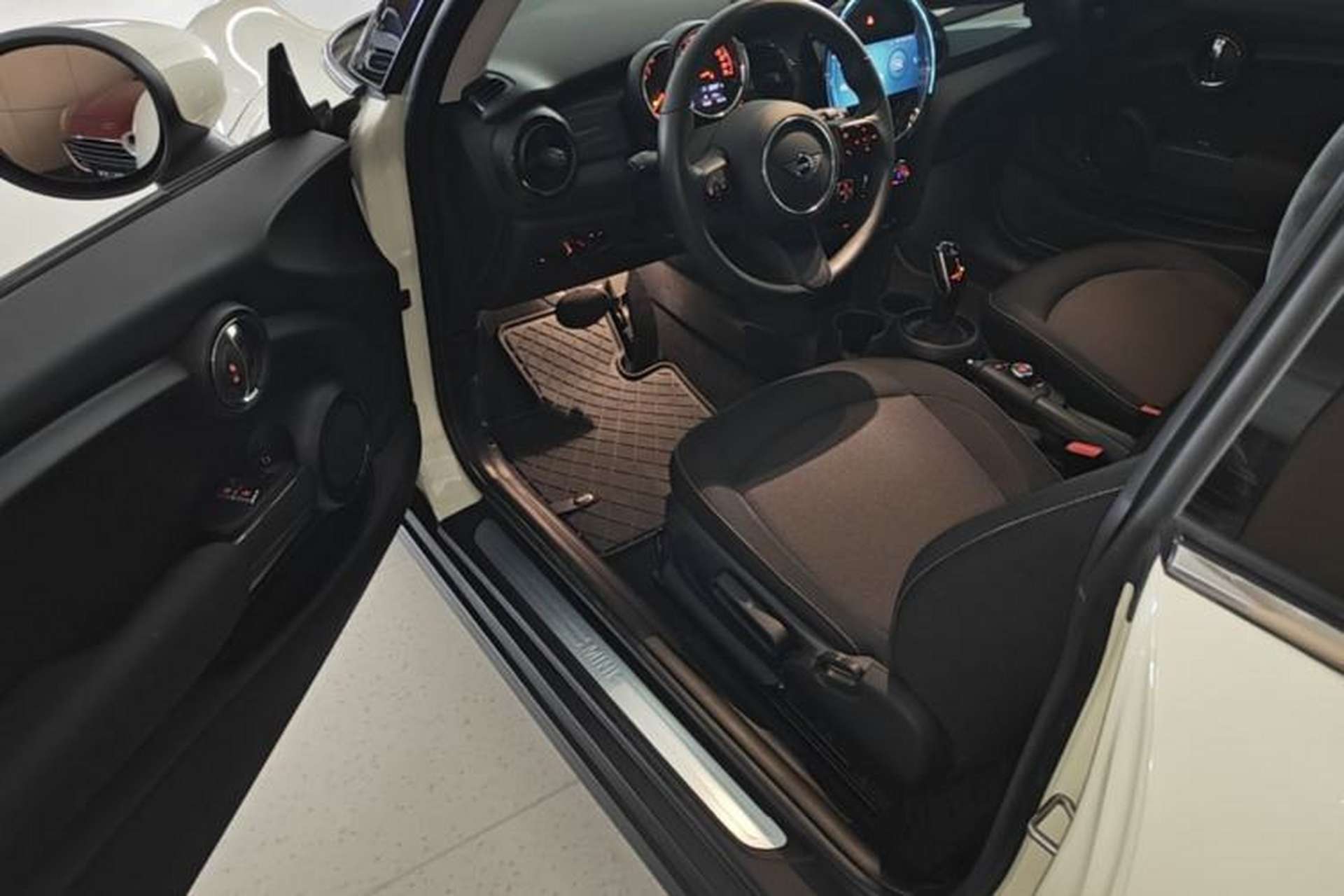 Used MINI 2023 1.5T ONE Driver Seat