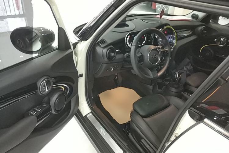 Used MINI 2023 1.5T COOPER Artist Five-Door Edition Driver Seat
