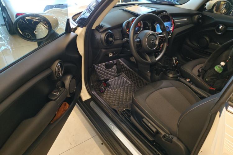 Used MINI 2023 1.5T ONE Driver Seat