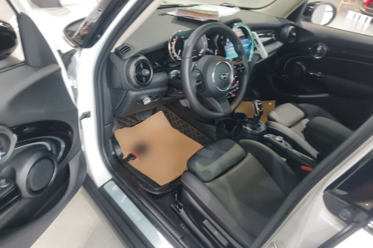 Used MINI 2023 Updated 1.5T COOPER Artist Five-Door Edition Driver Seat