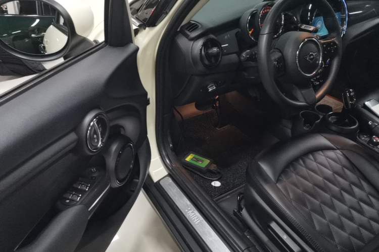 Used MINI 2023 1.5T ONE Five-Door Edition Driver Seat
