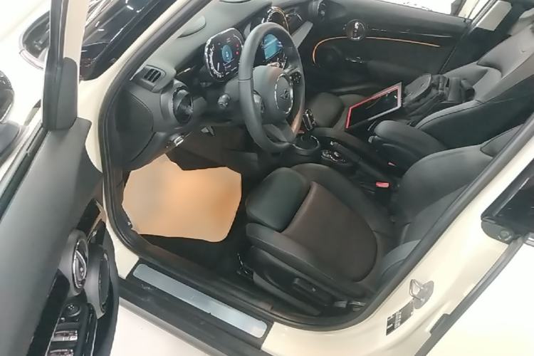 Used MINI 2023 1.5T COOPER Artist Five-Door Edition Driver Seat