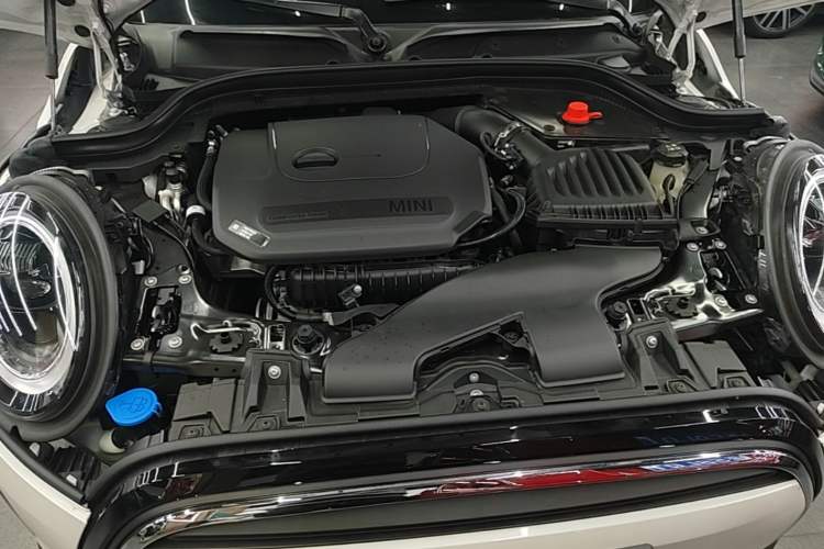 Used MINI 2023 Updated 1.5T COOPER Artist Engine Bay