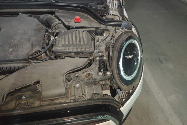 Used MINI 2023 Updated 1.5T COOPER Artist Five-Door Edition Engine Bay Left