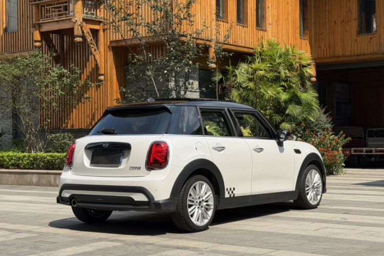 Used MINI 2023 Updated 1.5T COOPER Artist Five-Door Edition Exterior 2