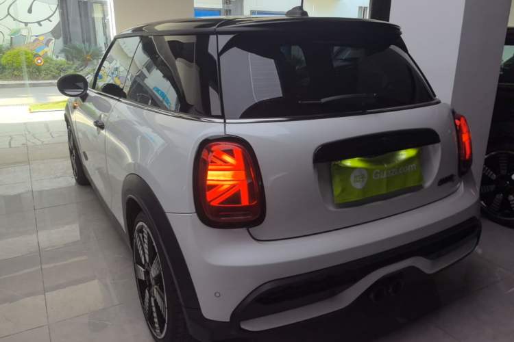 Used MINI 2023 Updated 2.0T COOPER S Artist Exterior 2