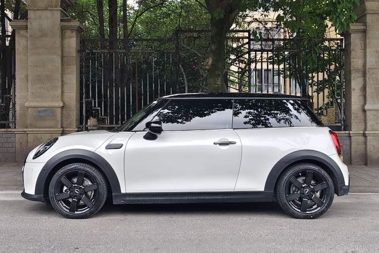 Used MINI 2023 Updated 1.5T COOPER Artist Exterior 3