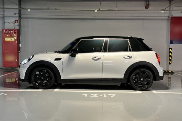 Used MINI 2023 Updated 1.5T COOPER Artist Five-Door Edition Exterior 4