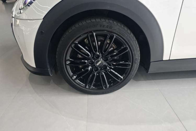 Used MINI 2023 Updated 1.5T COOPER Artist Exterior 4
