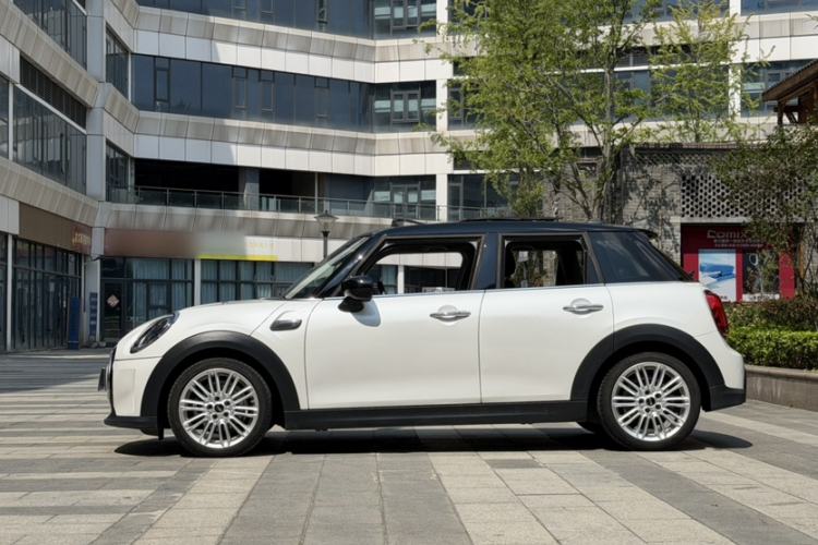 Used MINI 2023 Updated 1.5T COOPER Artist Five-Door Edition Exterior 8