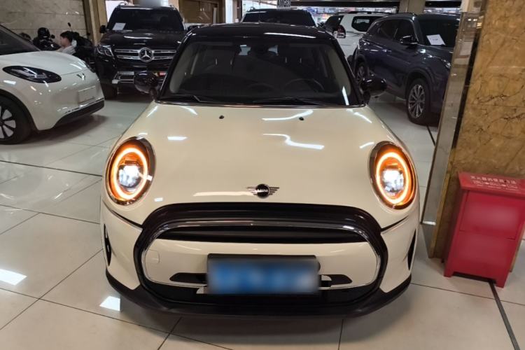 Used MINI 2023 1.5T ONE Five-Door Edition Front