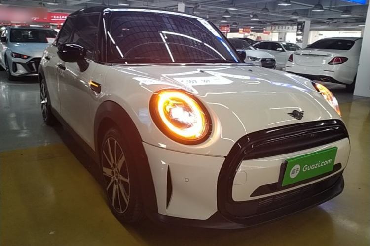 Used MINI 2023 1.5T COOPER Artist Five-Door Edition Front Right 45 Deg