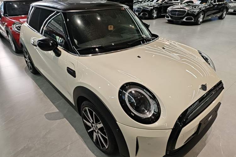 Used MINI 2023 1.5T COOPER Artist Front Right 45 Deg