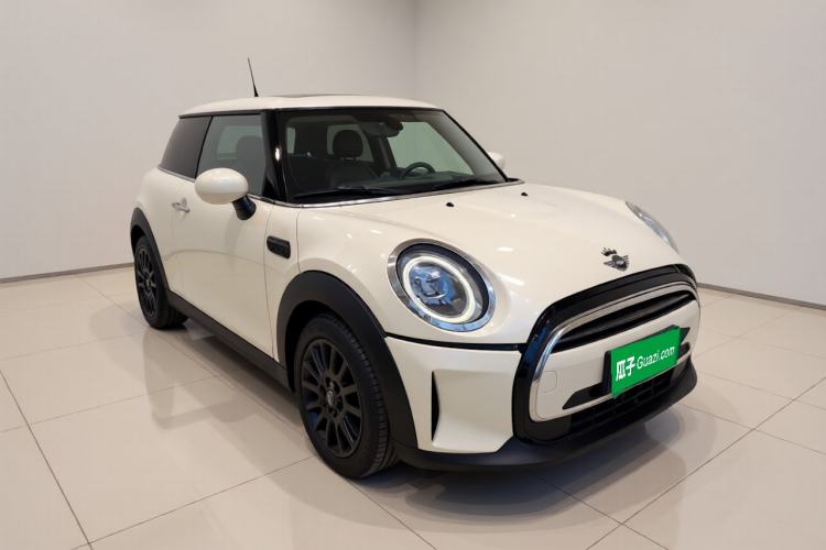 Used MINI 2023 1.5T ONE Front Right 45 Deg