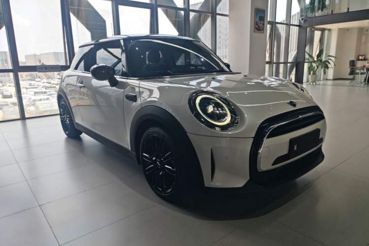 Used MINI 2023 Updated 1.5T COOPER Artist Front Right 45 Deg