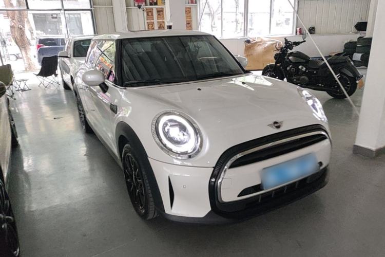 Used MINI 2023 1.5T ONE Front Right 45 Deg
