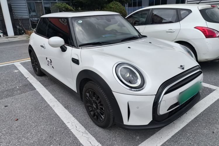Used MINI 2023 1.5T ONE Front Right 45 Deg