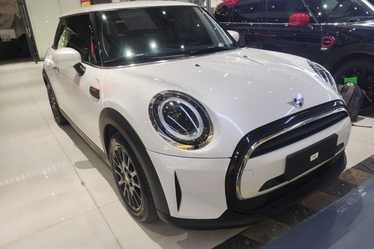 Used MINI 2023 1.5T ONE Front Right 45 Deg