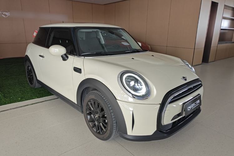 Used MINI 2023 1.5T ONE Front Right 45 Deg