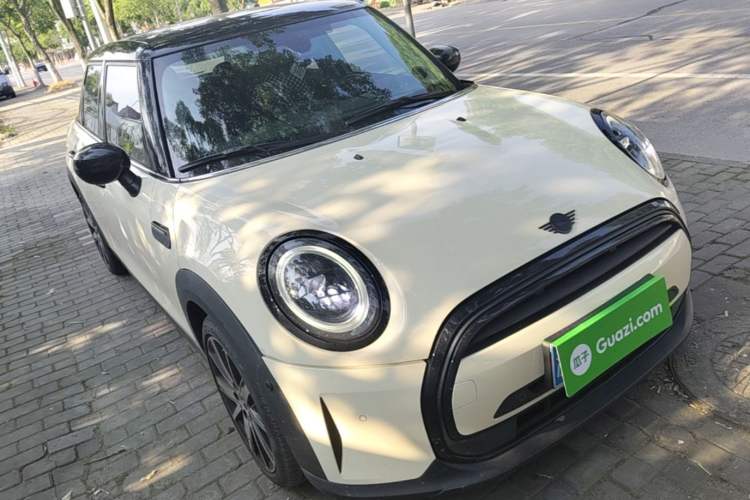 Used MINI 2023 1.5T COOPER Artist Five-Door Edition Front Right 45 Deg