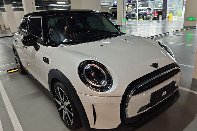 Used MINI 2023 1.5T COOPER Artist Five-Door Edition Front Right 45 Deg