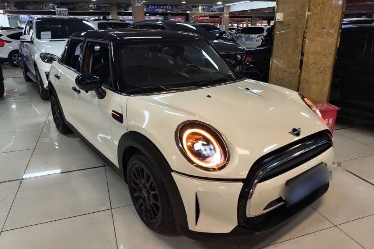 Used MINI 2023 1.5T ONE Five-Door Edition Front Right 45 Deg