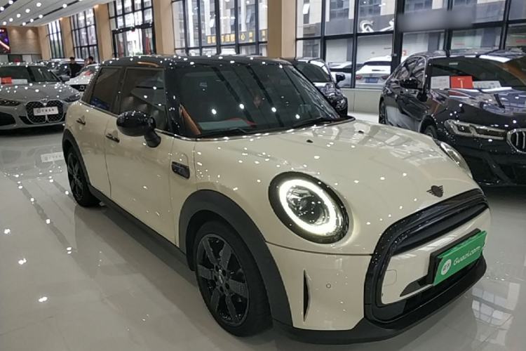 Used MINI 2023 1.5T COOPER Artist Five-Door Edition Front Right 45 Deg