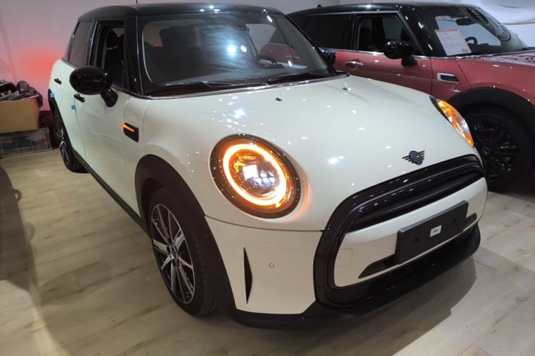 Used MINI 2023 1.5T COOPER Artist Five-Door Edition Front Right 45 Deg
