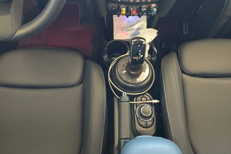 Used MINI 2023 Updated 1.5T COOPER Artist Five-Door Edition Gear Lever