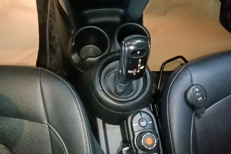 Used MINI 2023 1.5T ONE Gear Lever