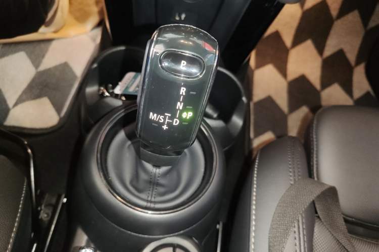 Used MINI 2023 Updated 1.5T COOPER Artist Gear Lever