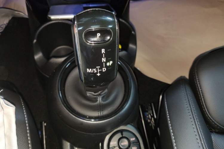 Used MINI 2023 Updated 1.5T COOPER Artist Five-Door Edition Gear Lever