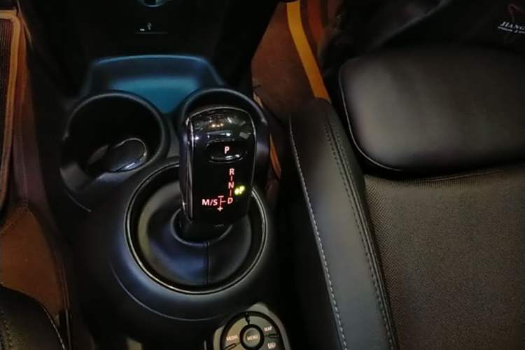Used MINI 2023 1.5T COOPER Artist Five-Door Edition Gear Lever