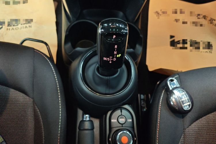 Used MINI 2023 1.5T ONE Five-Door Edition Gear Lever