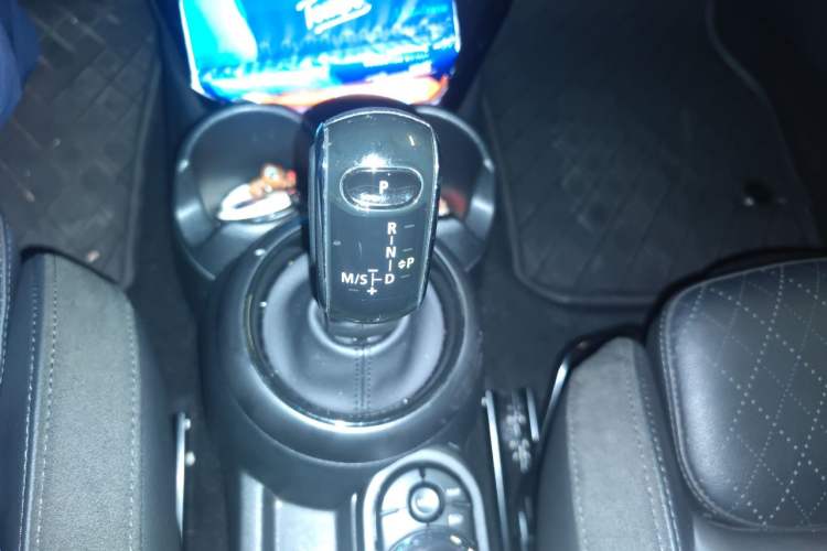 Used MINI 2023 Updated 2.0T COOPER S Artist Gear Lever