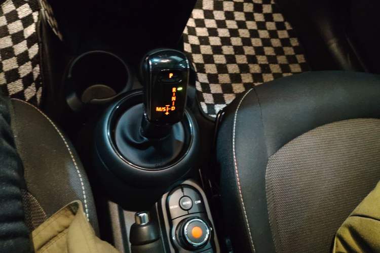 Used MINI 2023 1.5T ONE Gear Lever